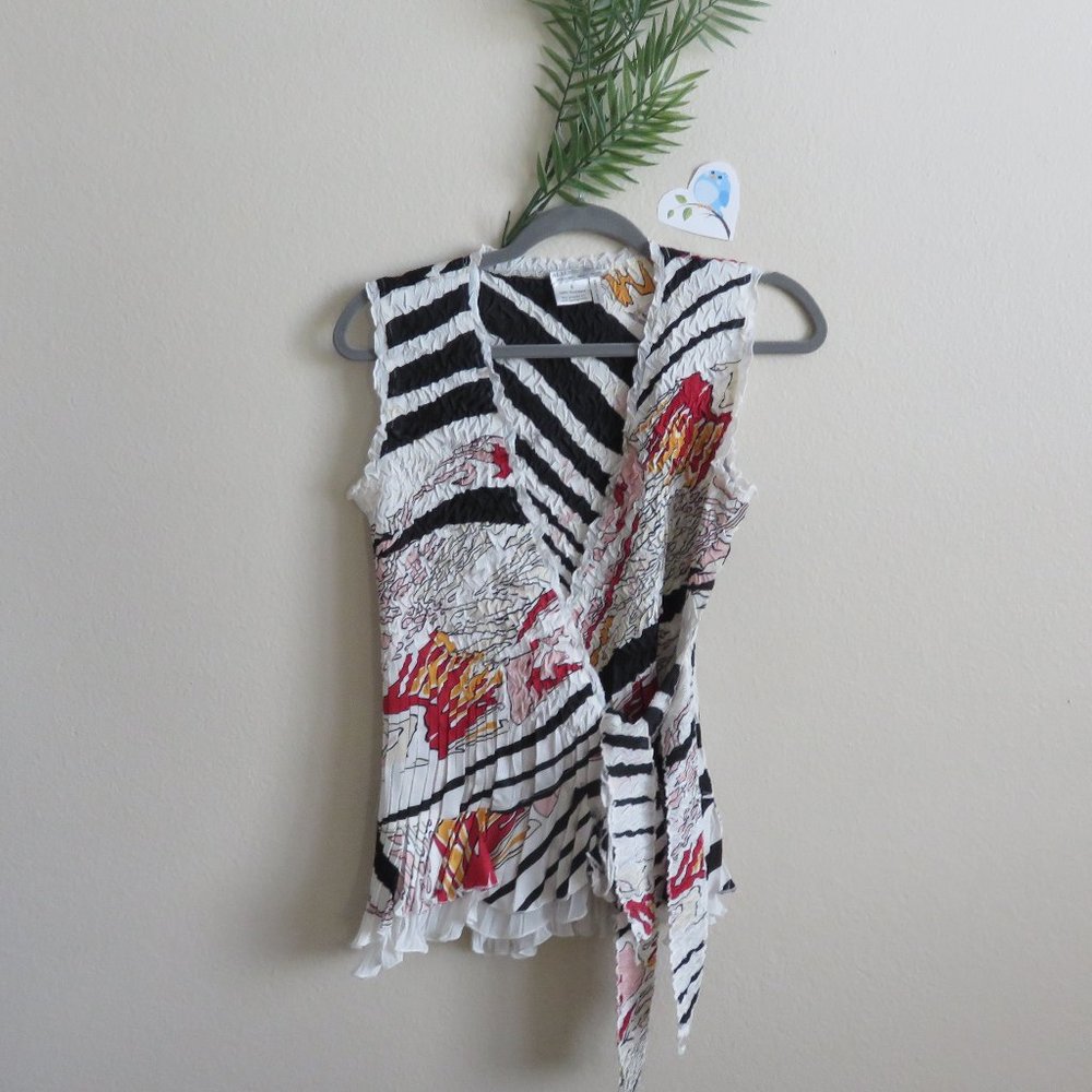 Alberto Makali, Small, sleeveless wrap shirt